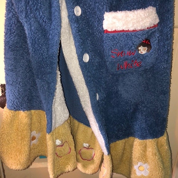 Snow White Plush Robe - Picture 6 of 8
